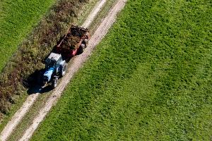 Vláda dočasně snižuje spotřební daň u nafty. Snížení maximální výše vratky u tzv. zelené nafty neomezuje podporu