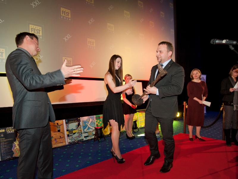 Ministr Jurečka na FebioFestu předal cenu Kristián pro Andrzeje Wajdu do rukou Roberta Więckiewicze. 