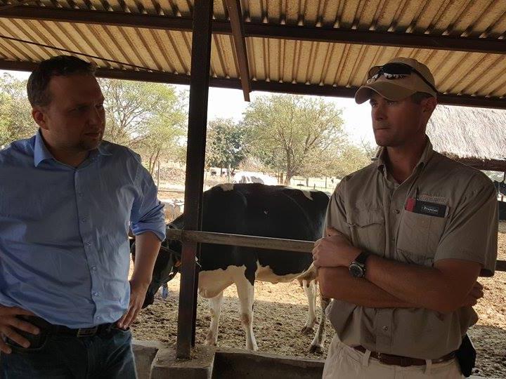 Ministr zemědělství Marian Jurečka pracovně v Zambii