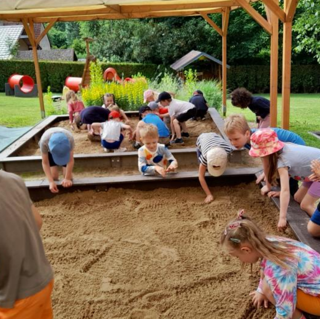 Vybavení zahrady v MŠ v Kostelci u Křížků
