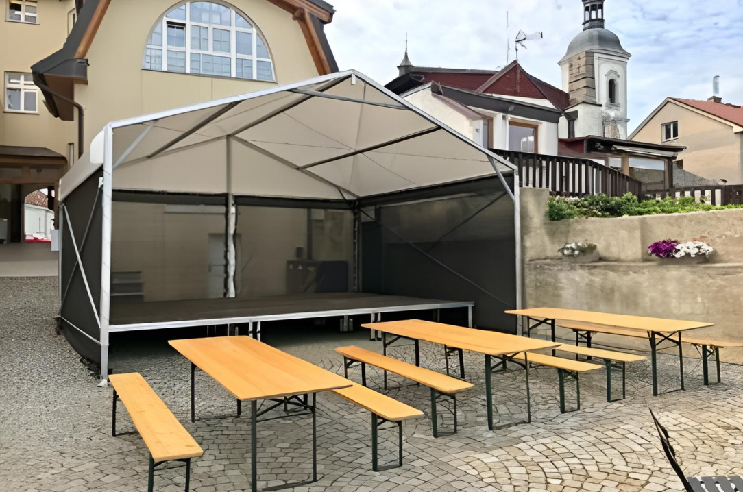 Nákup mobilního podia pro KC Labuť