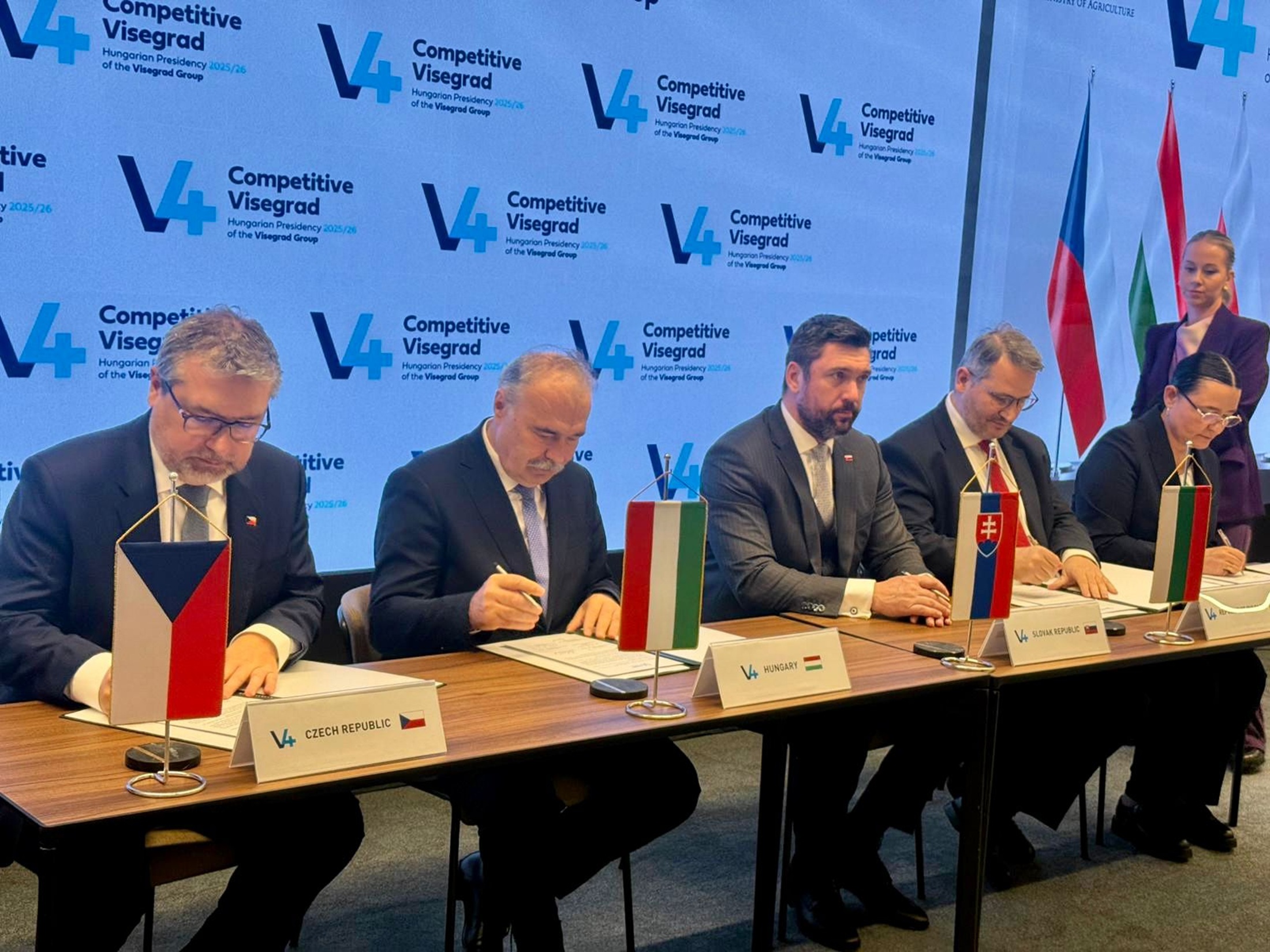 O podobě budoucí SZP a Víceletém finančním rámci jednali v Budapešti ministři zemědělství zemí V4, Bulharska a Rumunska